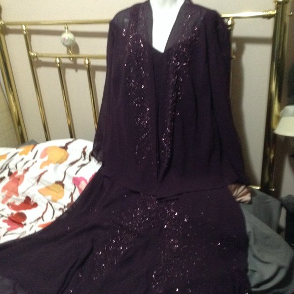 Formal dress - Picture 1 of 8